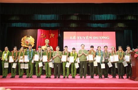 Tuyên dương 47 thủ khoa và học viên tiêu biểu các trường CAND 2014